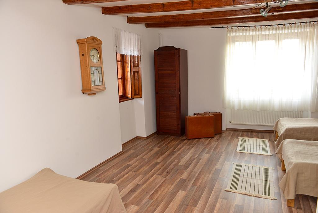 Rigofuetty Vendeghaz Hotel Tiszaalpar Exterior photo